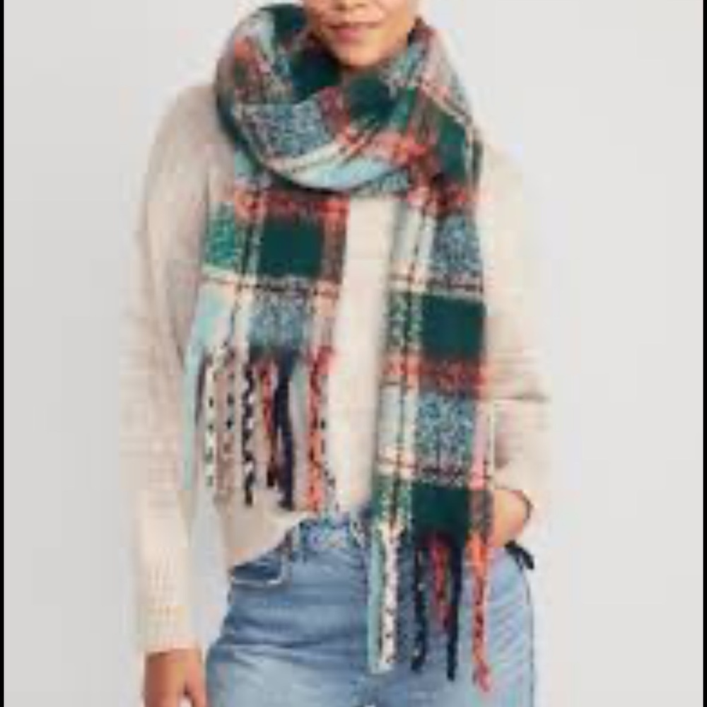 NWT Old Navy Brushed Scarf Soft Plaid Long Scarf with Fringe OS - Picture 2 of 10